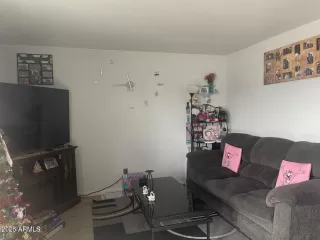 Photo #4: 6977691 Listing