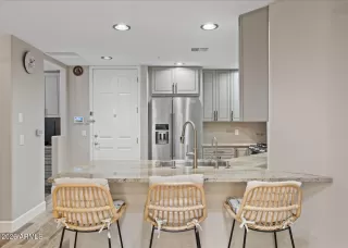 Photo #5: 6977878 Listing 