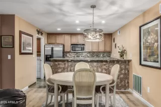 Photo #6: 6978156 Listing 