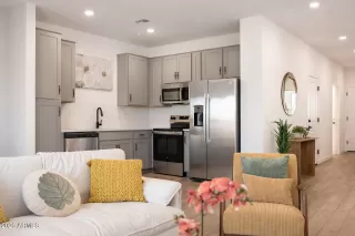 Photo #4: 6978286 Listing