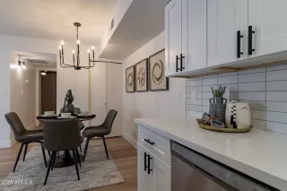 Photo #5: 6978639 Listing 