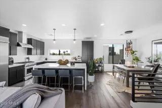 Photo #5: 6979015 Listing 