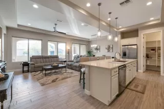 Photo #3: 6979113 Listing 