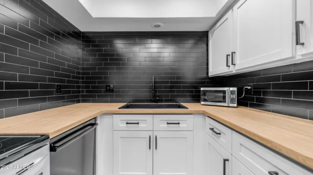 MLS: 6979392 Condo For Sale