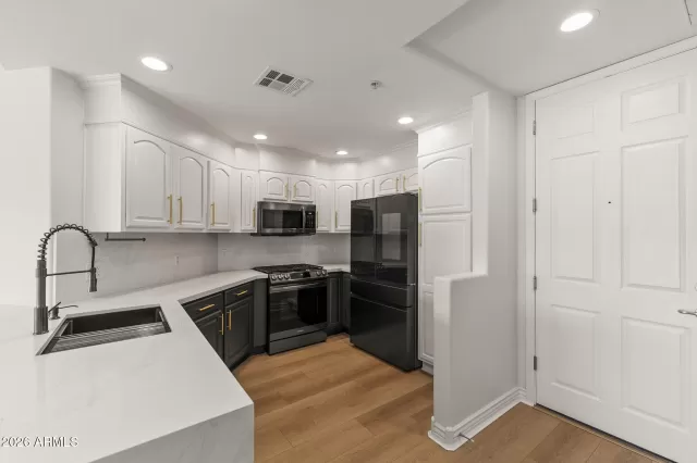 MLS: 6979769 Condo For Sale