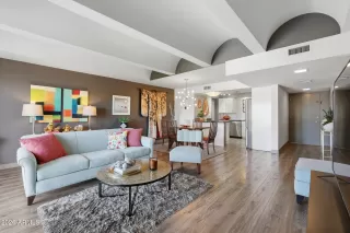 Photo #4: 6980068 Listing 