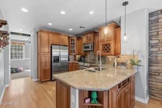 Photo #5: 6980634 Listing 