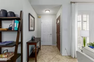 Photo #5: 6980808 Listing 