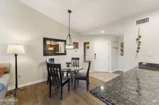 Photo #5: 6981320 Listing 