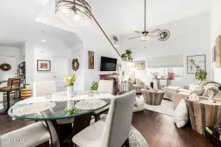 Photo #6: 6981818 Listing 