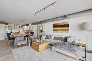 Photo #1: 6981985 Listing 