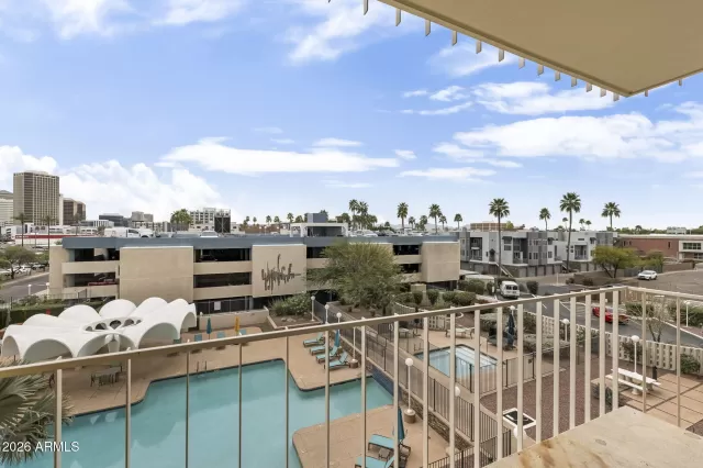 MLS: 6981999 Condo For Sale