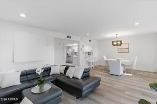 Photo #5: 6982108 Listing 