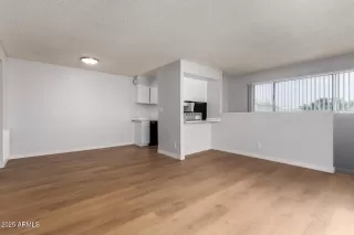 Photo #3: 6982307 Listing 