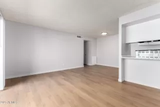 Photo #4: 6982307 Listing 