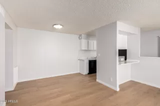 Photo #5: 6982307 Listing 