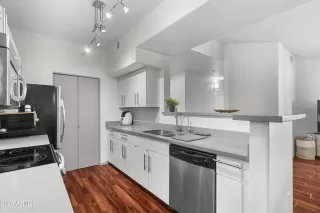 Photo #3: 6982656 Listing 