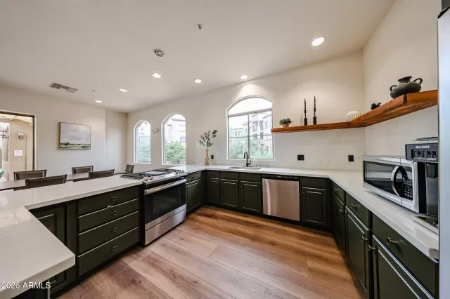 MLS: 6983136 Condo For Sale