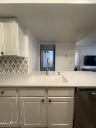 Photo #5: 6983287 Listing 