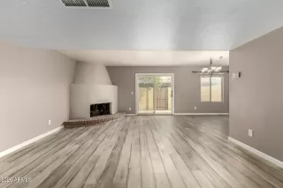 Photo #6: 6983325 Listing 