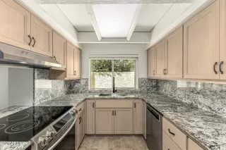 Photo #1: 6983345 Listing 