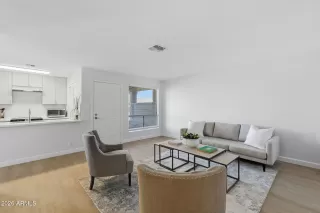 Photo #4: 6983641 Listing