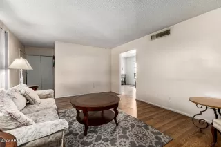 Photo #5: 6983847 Listing 