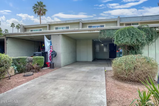 MLS: 6983928 Condo For Sale