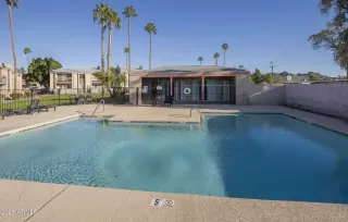 Photo #3: 6984000 Listing 