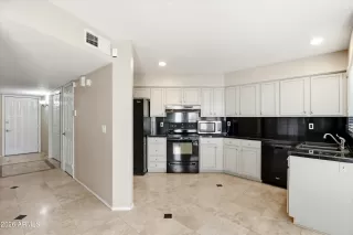 Photo #6: 6984192 Listing 