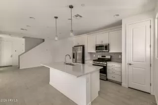 Photo #5: 6984270 Listing