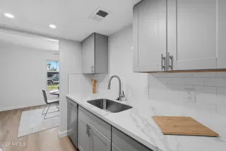 Photo #6: 6984271 Listing 