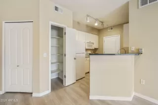 Photo #4: 6984301 Listing