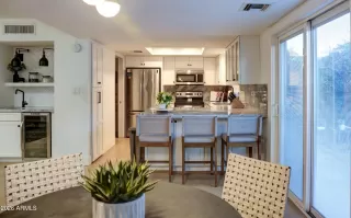 Photo #6: 6984322 Listing