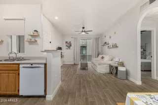 Photo #6: 6985086 Listing 