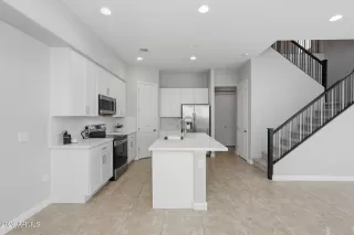 Photo #3: 6985387 Listing