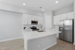 Photo #5: 6985387 Listing