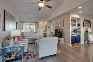 Photo #6: 6985530 Listing 