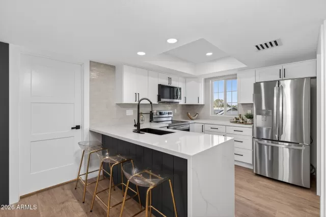 MLS: 6985533 Condo For Sale