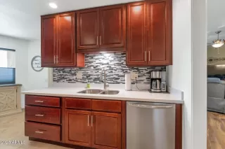 Photo #5: 6985555 Listing