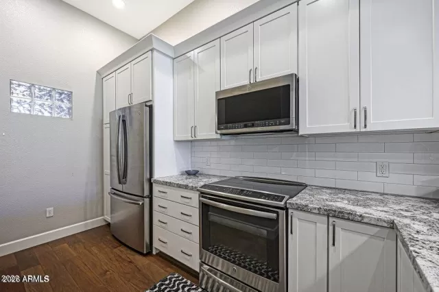 MLS: 6985598 Condo For Sale