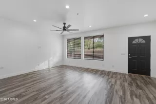 Photo #6: 6985705 Listing