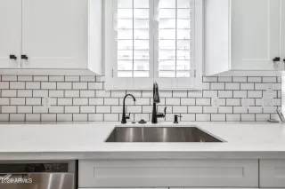 Photo #6: 6985869 Listing