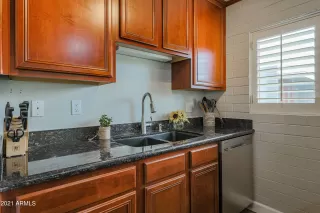 Photo #3: 6986000 Listing 