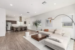 Photo #5: 6986114 Listing 