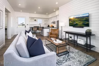 Photo #3: 6986396 Listing