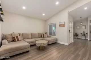 Photo #5: 6986480 Listing