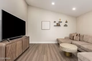 Photo #6: 6986480 Listing