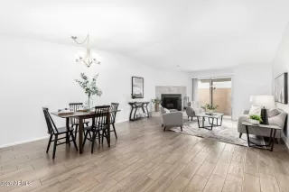 Photo #4: 6986595 Listing