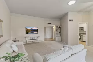 Photo #5: 6987055 Listing 